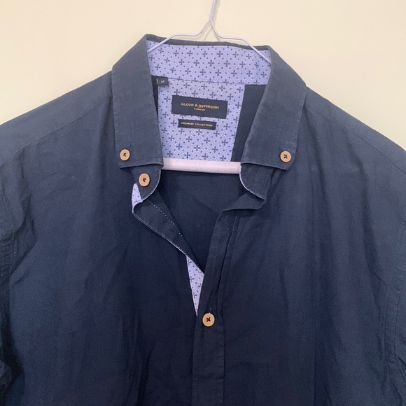 In Season Casual Button Down Size Medium - Picture 2 of 6